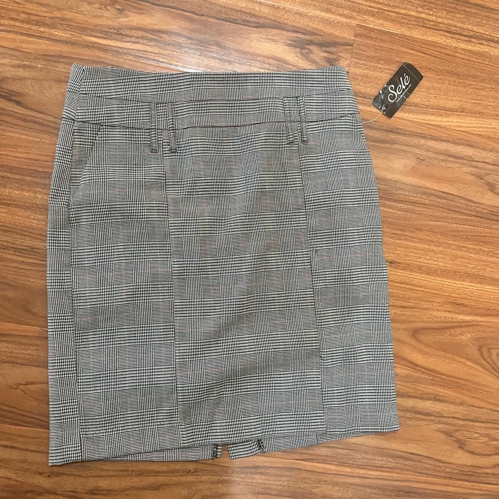 NWT macys classic Gray striped Pencil Skirt for Work. Sele brand